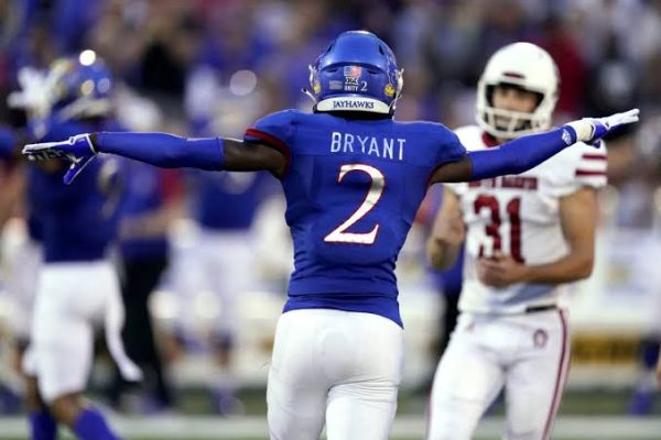 BIG HIT TO THE DEFENSE: Kansas Stunned as Veteran CB Makes Shocking Decision to Enter Transfer Portal